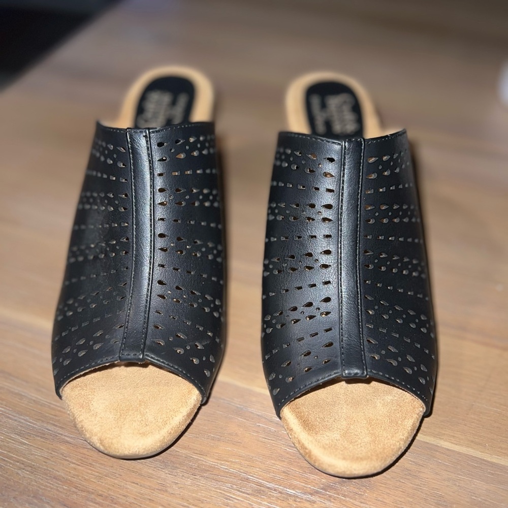Croft & Barrow Black Perforated Wedge 7